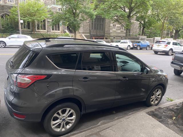 Photo of 2018 Gray Ford Escape