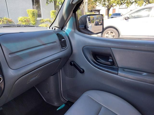 Photo of 2009 White Ford Ranger