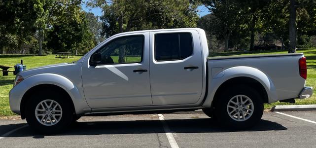 Photo of 2014 Silver Nissan Frontier