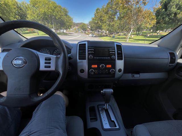 Photo of 2014 Silver Nissan Frontier