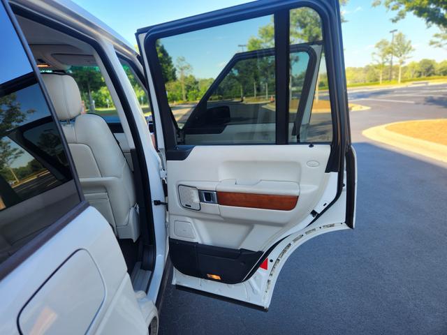 Photo of 2008 Beige Land Rover Range Rover