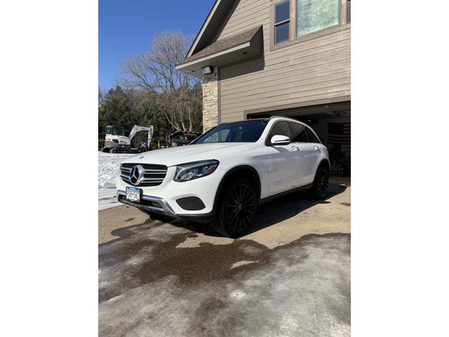 Photo of 2017 White Mercedes-Benz GLC 300