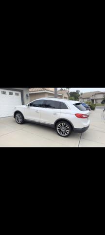 Photo of 2016 White Lincoln MKX