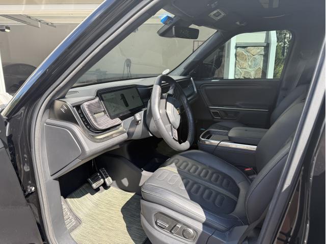 Photo of 2023 Black Rivian R1S
