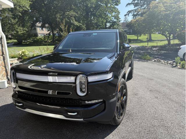 Photo of 2023 Black Rivian R1S