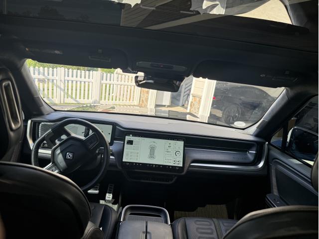 Photo of 2023 Black Rivian R1S