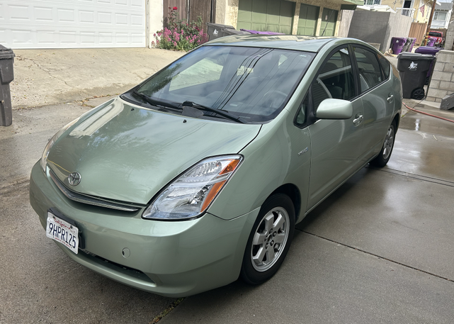 Photo of 2009 Green Toyota Prius
