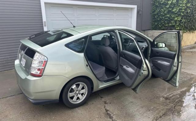 Photo of 2009 Green Toyota Prius