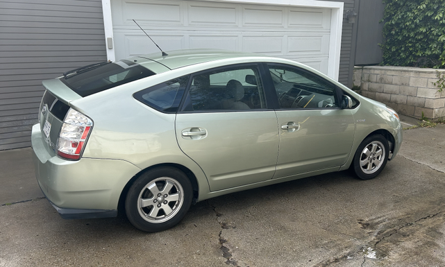 Photo of 2009 Green Toyota Prius