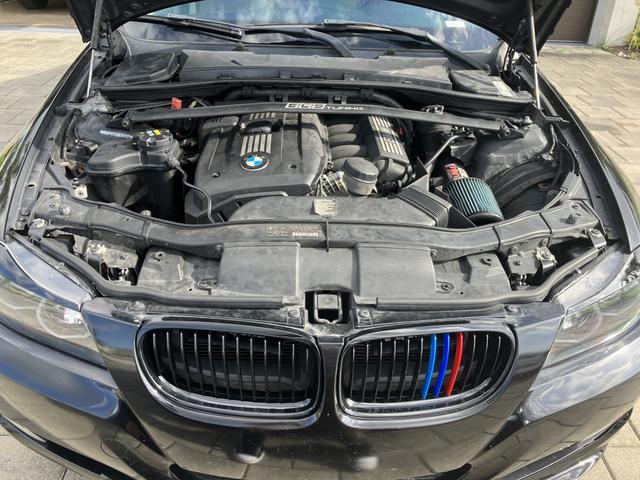 Photo of 2011 Black BMW 328
