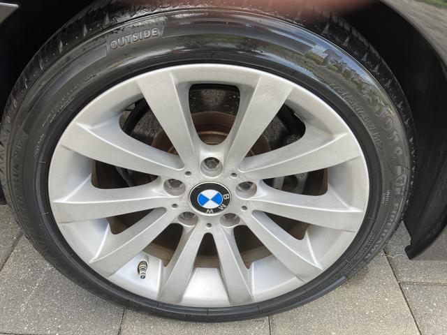Photo of 2011 Black BMW 328