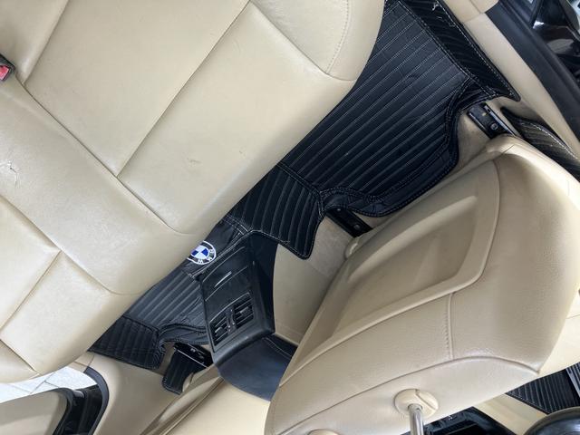Photo of 2011 Black BMW 328