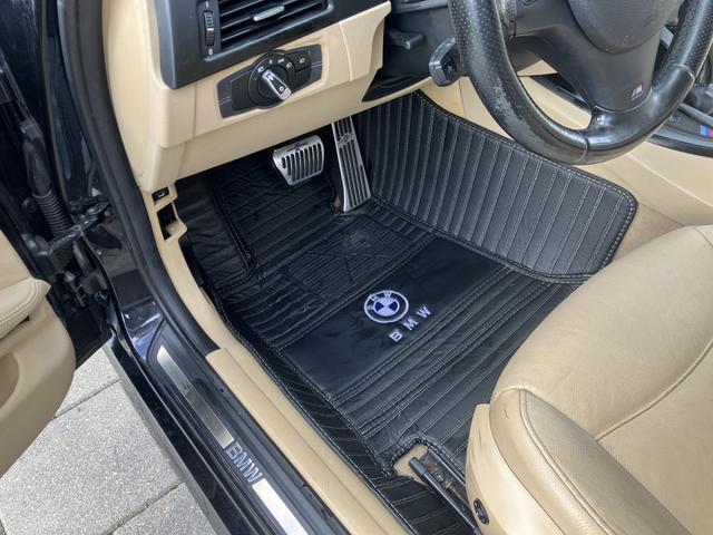 Photo of 2011 Black BMW 328