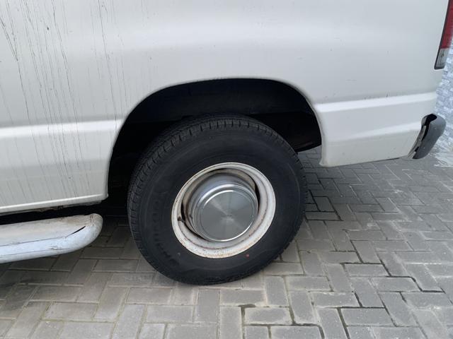 Photo of 2006 White Ford E250