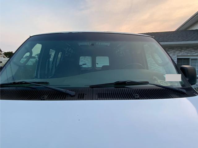 Photo of 2006 White Ford E250
