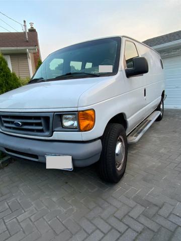 Photo of 2006 White Ford E250