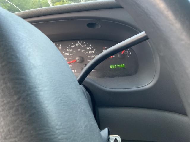 Photo of 2006 White Ford E250