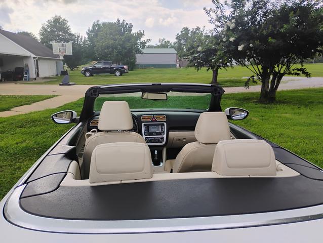 Photo of 2012 White Volkswagen Eos