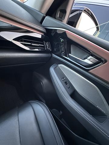 Photo of 2022 Black Acura MDX