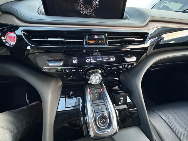 Photo of 2022 Black Acura MDX