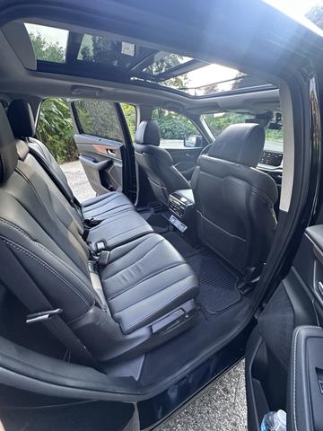 Photo of 2022 Black Acura MDX