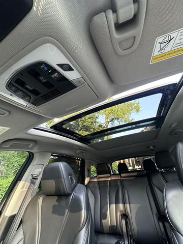Photo of 2022 Black Acura MDX