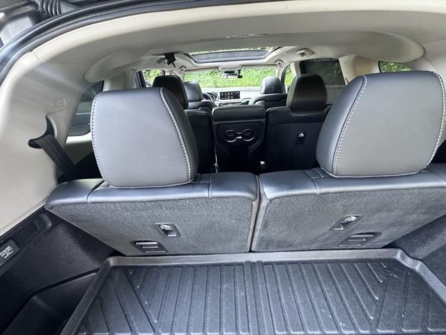Photo of 2022 Black Acura MDX