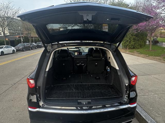 Photo of 2022 Black Acura MDX