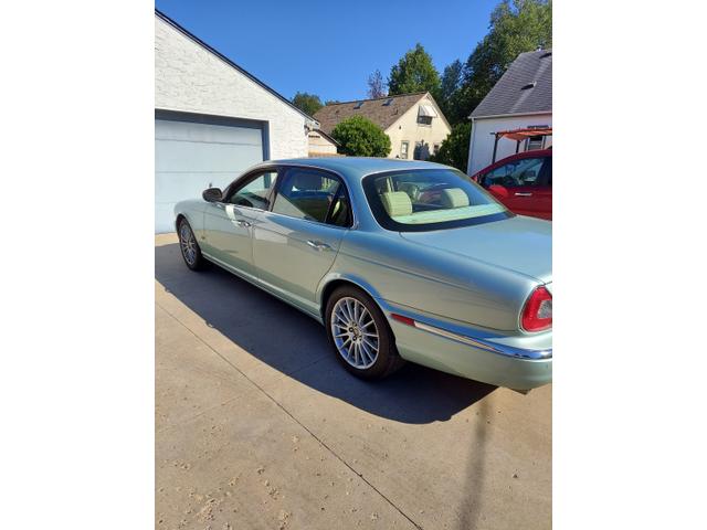 Photo of 2006 Green Jaguar XJ8