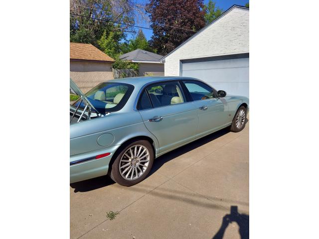 Photo of 2006 Green Jaguar XJ8