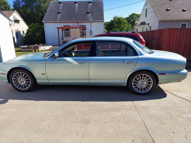 Photo of 2006 Green Jaguar XJ8