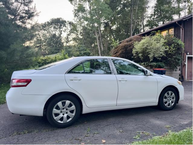 Photo of 2011 White Toyota Camry