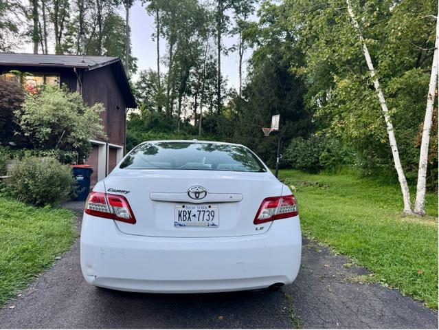 Photo of 2011 White Toyota Camry