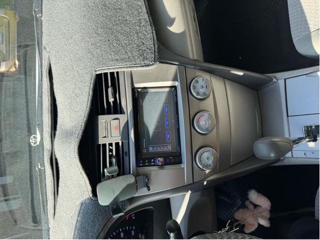 Photo of 2011 White Toyota Camry