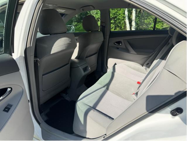 Photo of 2011 White Toyota Camry