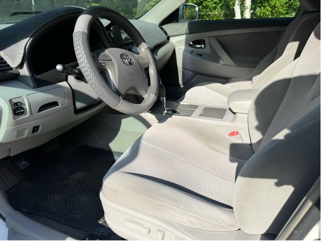 Photo of 2011 White Toyota Camry