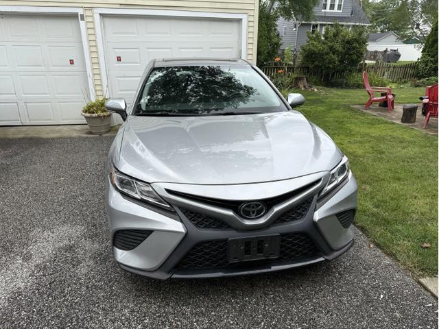 Photo of 2019 Gray Toyota Camry