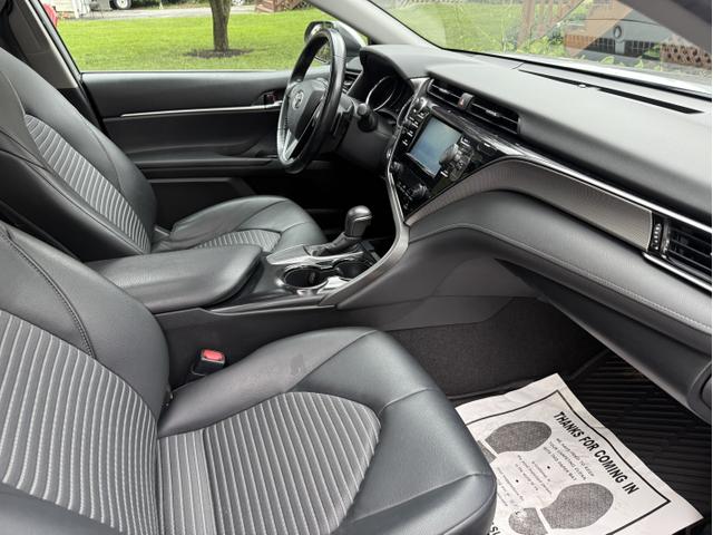 Photo of 2019 Gray Toyota Camry