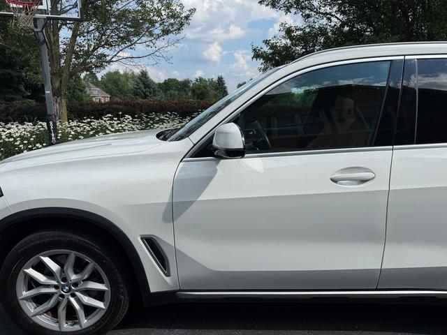 Photo of 2023 White BMW X5