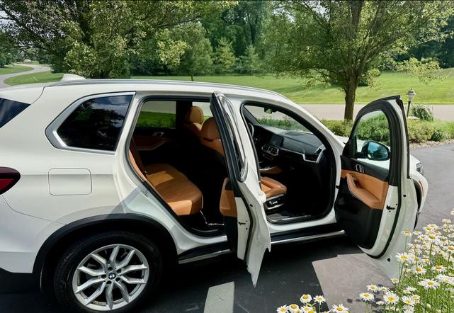 Photo of 2023 White BMW X5