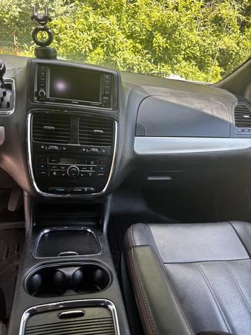 Photo of 2018 Black Dodge Grand Caravan
