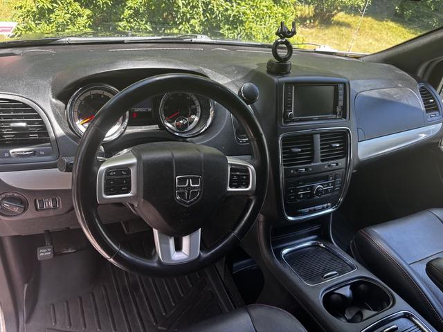 Photo of 2018 Black Dodge Grand Caravan