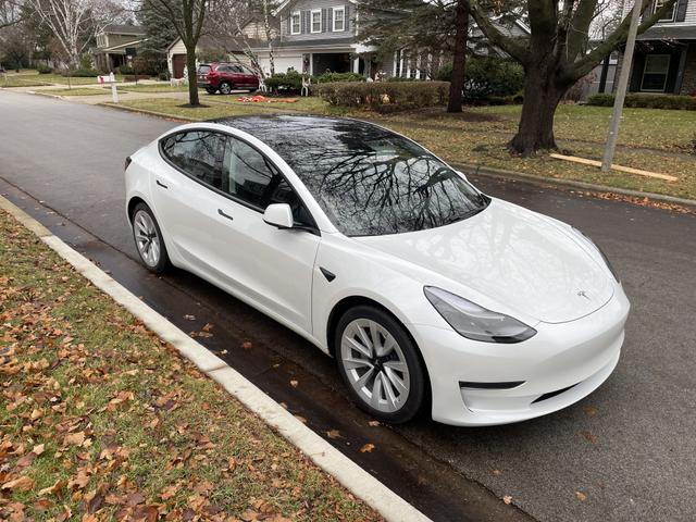 Photo of 2021 White Tesla Model 3