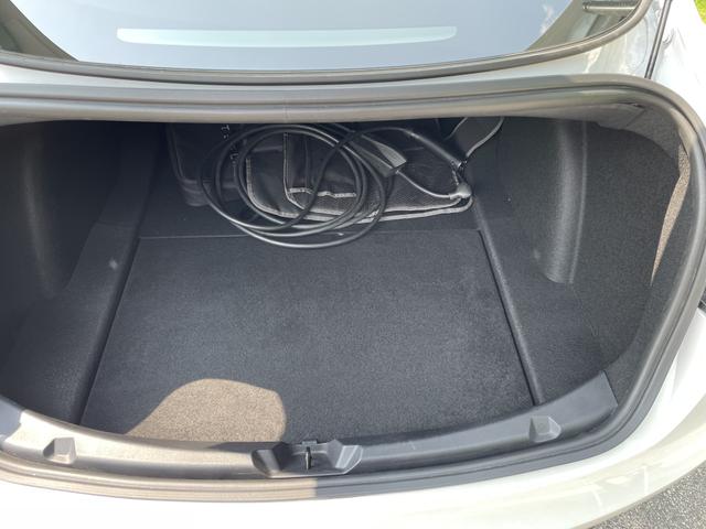 Photo of 2021 White Tesla Model 3