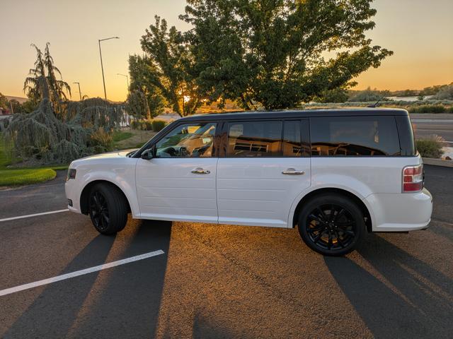 Photo of 2016 White Ford Flex