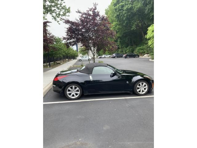 Photo of 2004 Black Nissan 350Z