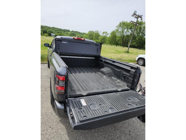 Photo of 2023 Gray Nissan Frontier