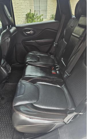 Photo of 2015 White Jeep Cherokee
