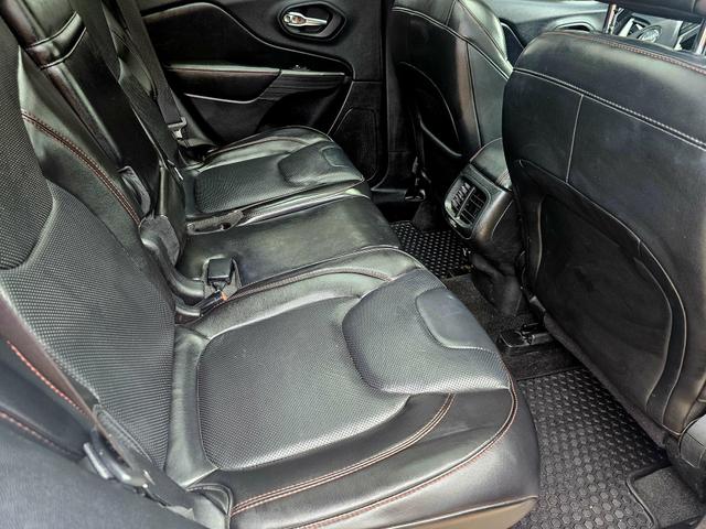 Photo of 2015 White Jeep Cherokee