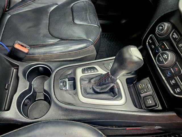 Photo of 2015 White Jeep Cherokee